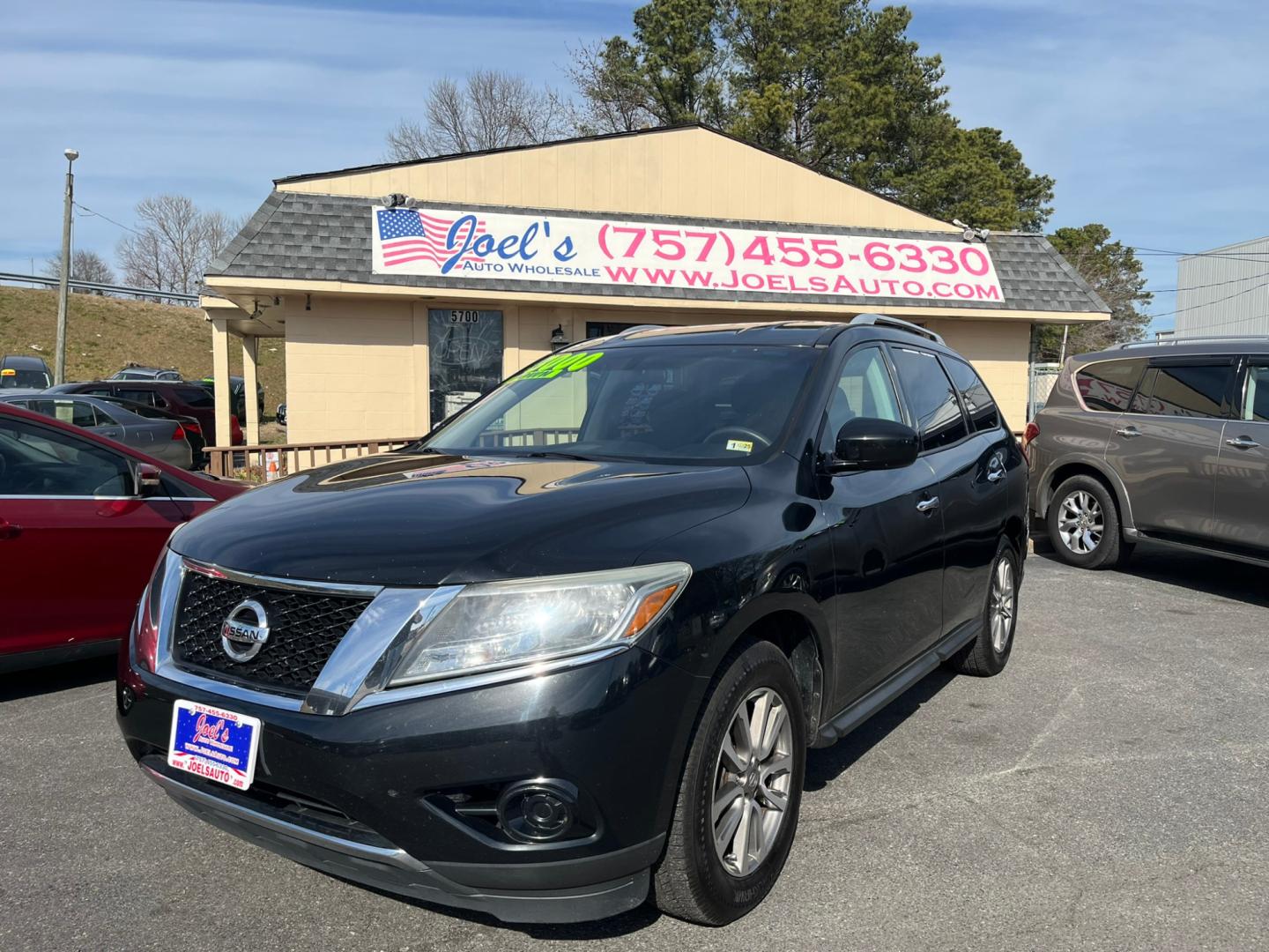 2016 Black Nissan Pathfinder SV (5N1AR2MM7GC) with an 3.5 V6 engine, Automatic transmission, located at 5700 Curlew Drive, Norfolk, VA, 23502, (757) 455-6330, 36.841885, -76.209412 - Photo#0